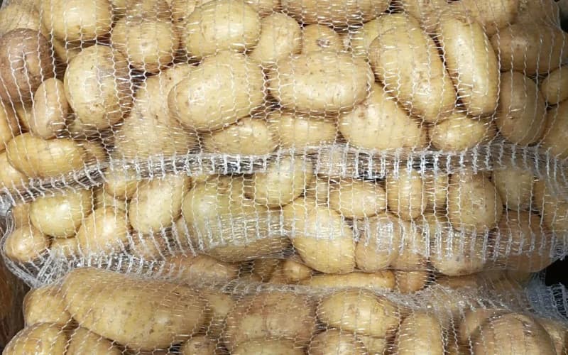 Carga de pedidos de productos agrícolas en O Barco de Valdeorras